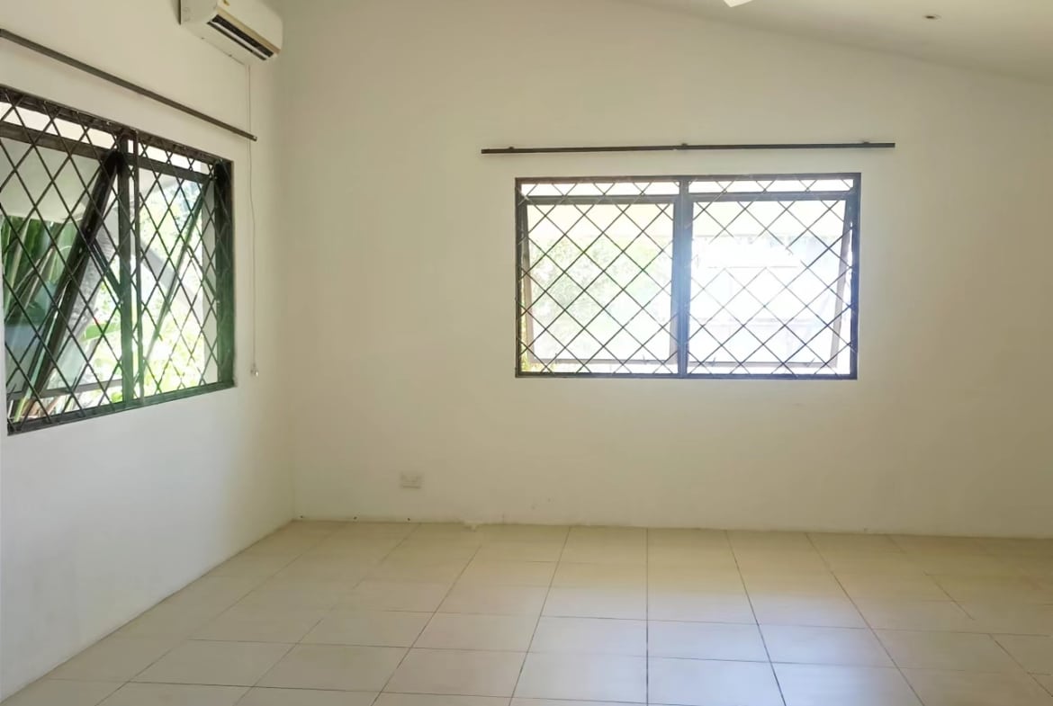 Spacious Double Storey 5 Bedroom Family Home for Sale 南迪双层独栋5房4.5卫房产出售