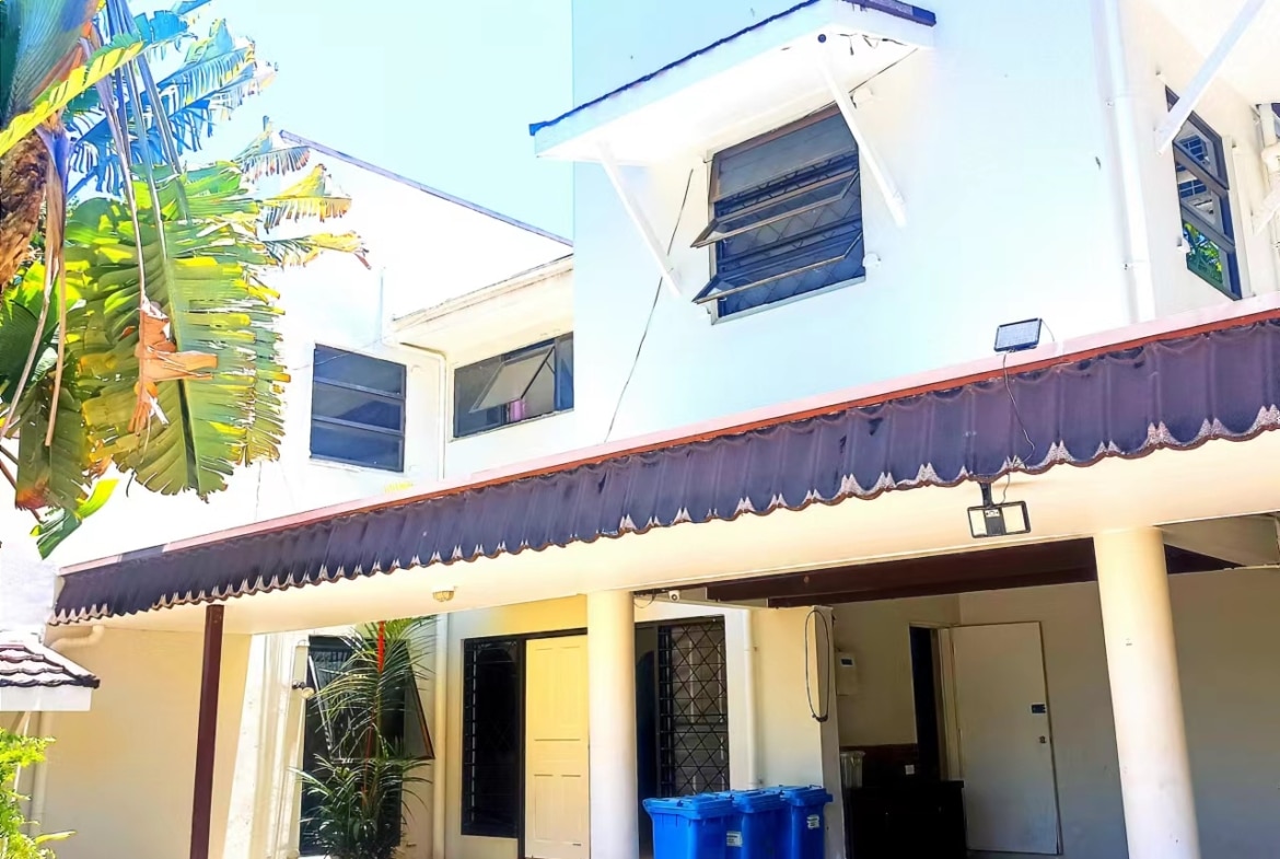 Spacious Double Storey 5 Bedroom Family Home for Sale 南迪双层独栋5房4.5卫房产出售